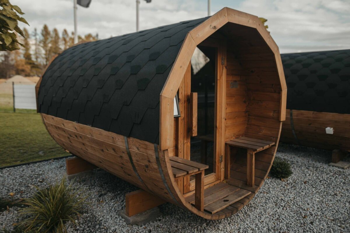 Sudová sauna 280cm s terasou pohľad z predu a trochu z boku