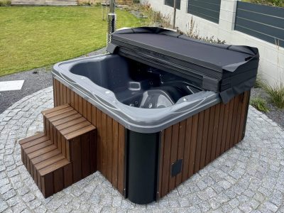 Kúpacia kaďa - štvorcová s miestom na ležanie